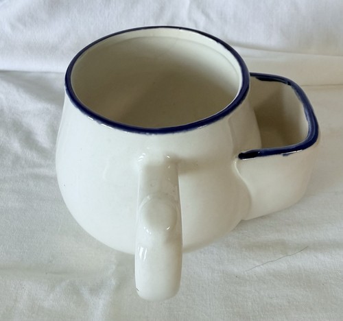 Ceramic mug with integrated