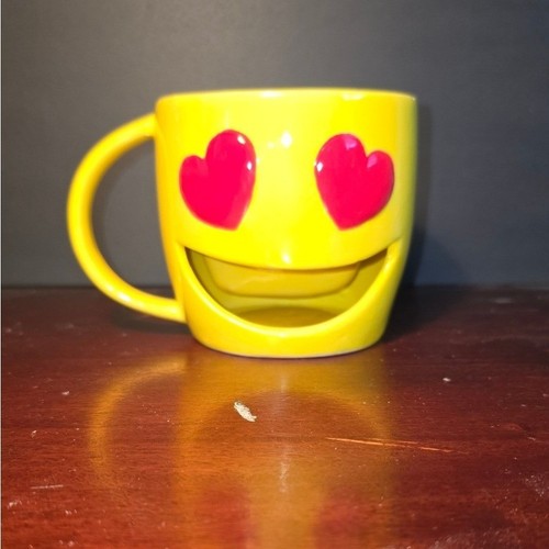 Yellow heart eyes - emoji, mug